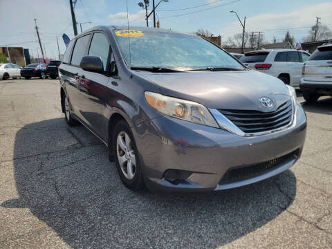 2011 Toyota Sienna LE 7-Passenger Auto Access Seat