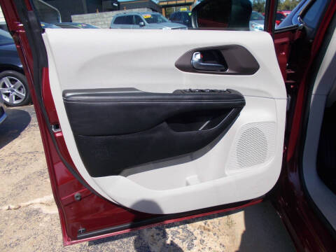 2021 Chrysler Voyager LX