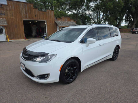 2017 Chrysler Pacifica Touring-L Plus