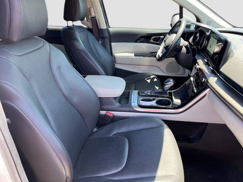2024 Kia Carnival EX