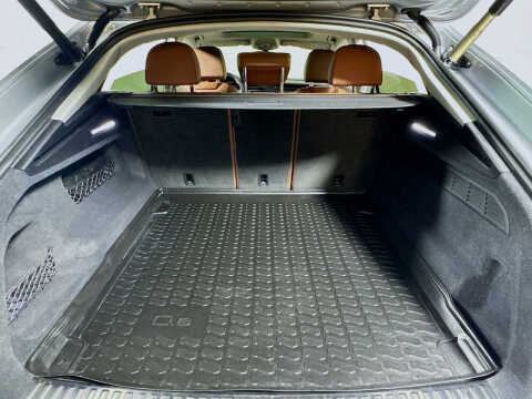 2022 Audi Q8 quattro Premium Plus 55 TFSI