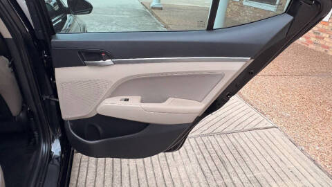 2019 Hyundai Elantra SE