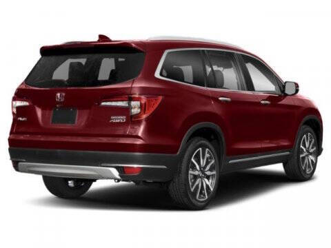 2021 Honda Pilot Touring w/Rear Captain's Chairs