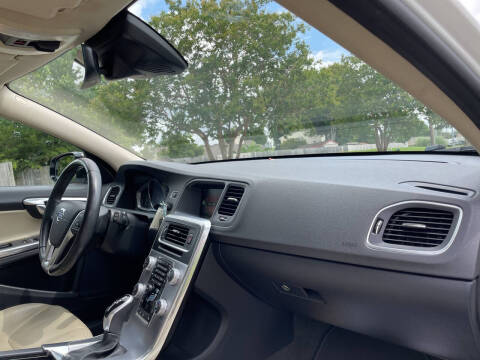 2017 Volvo V60 Cross Country T5 Premier