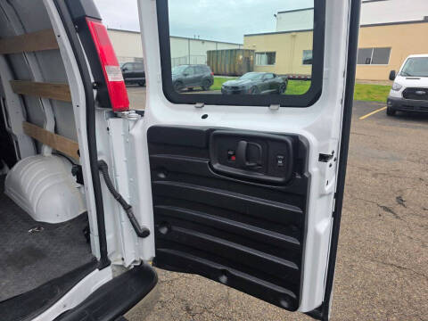 2025 Chevrolet Express 2500