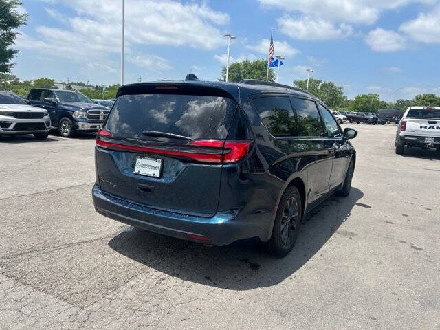 2022 Chrysler Pacifica Touring L