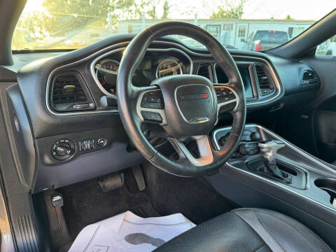 2017 Dodge Challenger SXT Plus