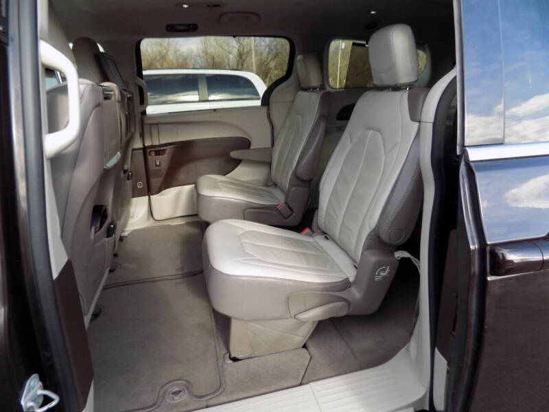 2017 Chrysler Pacifica Touring-L Plus