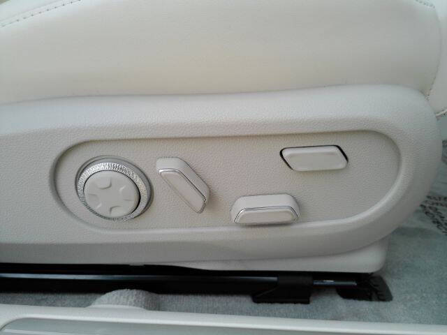 2024 Genesis GV60 Standard