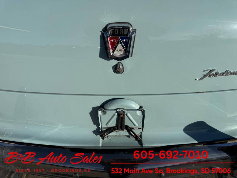 1952 Ford Crestline