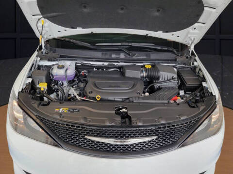 2027 Chrysler Pacifica LX