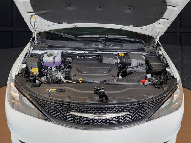 2027 Chrysler Pacifica LX
