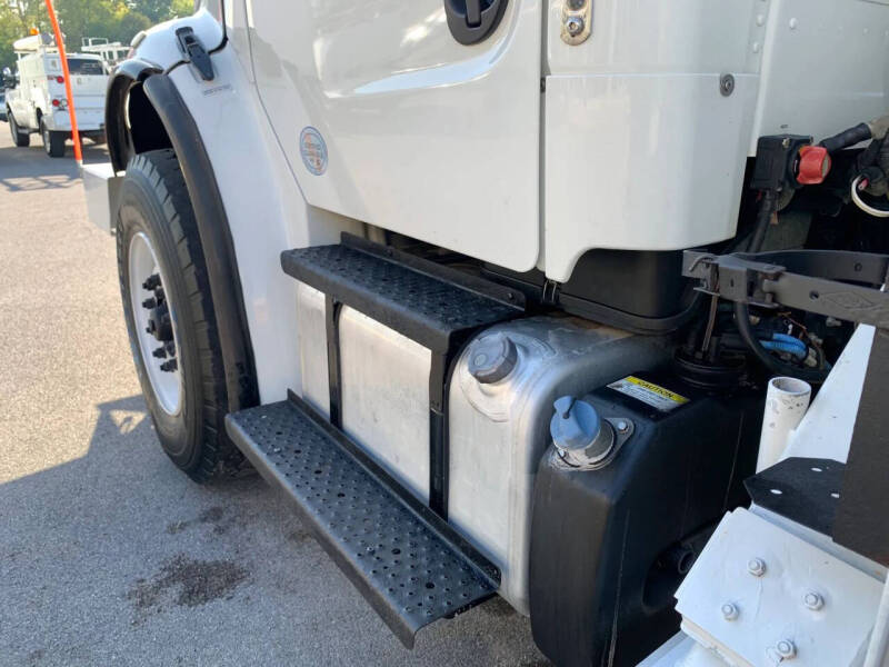 2014 Freightliner M2 106