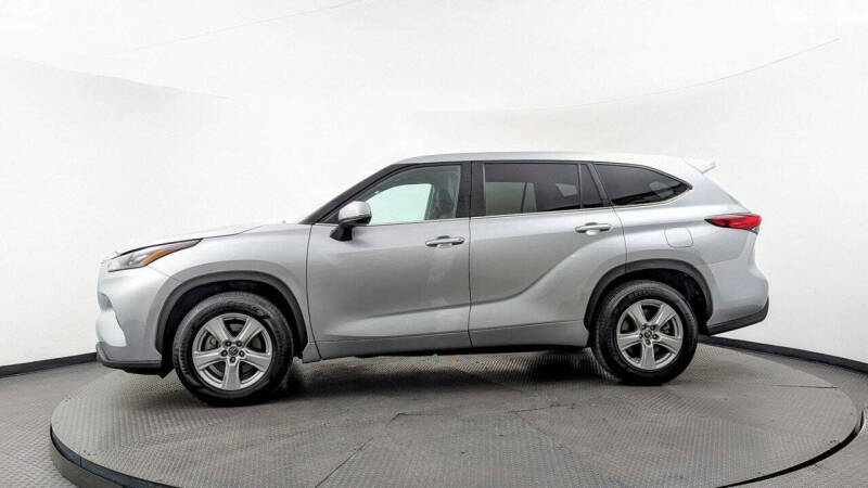 2023 Toyota Highlander LE