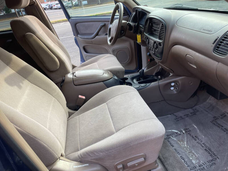 2004 Toyota Sequoia SR5