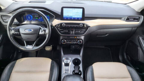 2021 Ford Escape Hybrid Titanium