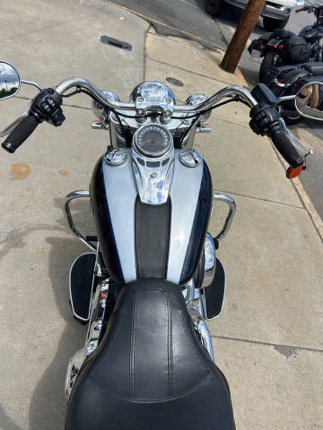2019 Harley-Davidson Deluxe FLDE