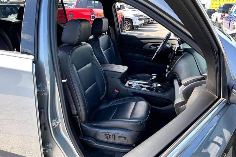 2023 Chevrolet Traverse LT Leather