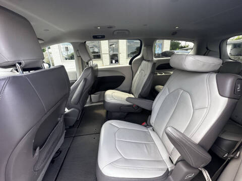 2017 Chrysler Pacifica Touring-L