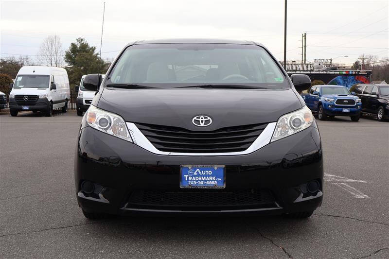 2013 Toyota Sienna LE 8-Passenger