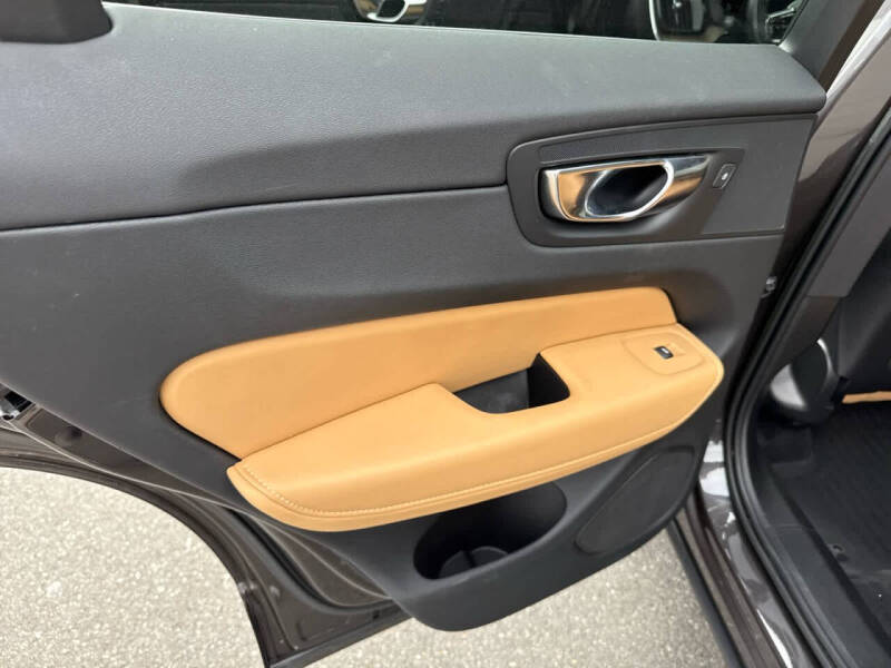 2022 Volvo XC60 B5 Inscription