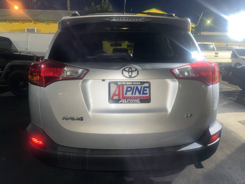 2015 Toyota RAV4 LE photo 4