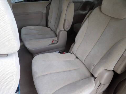 2006 Kia Sedona LX