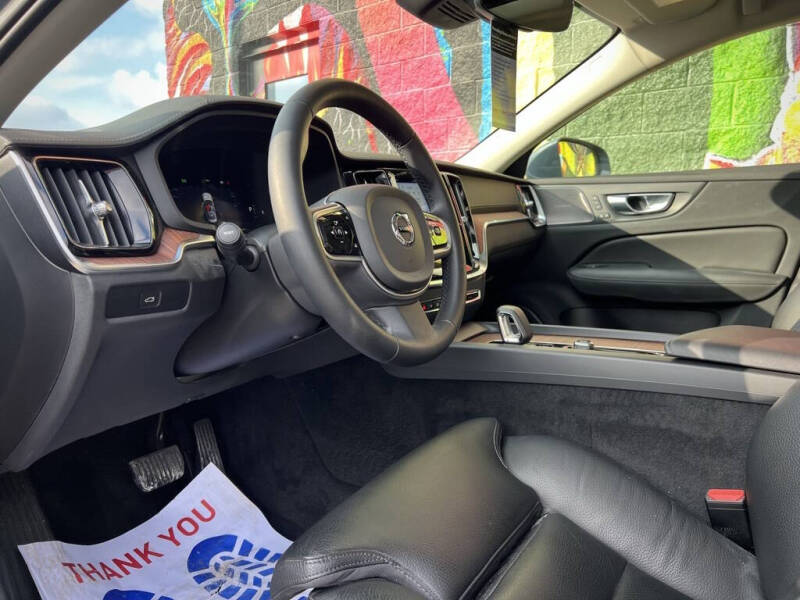 2023 Volvo S60 B5 Ultimate Bright Theme