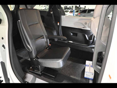 2026 Toyota Sienna LE 8-Passenger