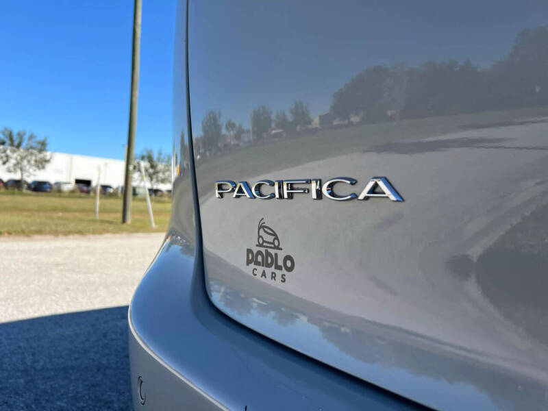 2017 Chrysler Pacifica Hybrid Platinum