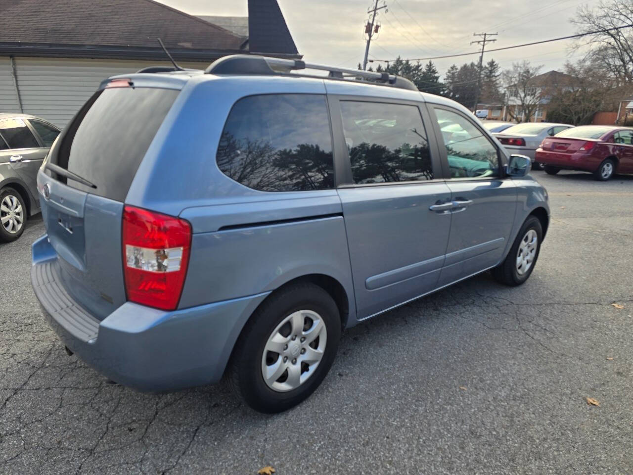 2008 Kia Sedona for sale at QUEENSGATE AUTO SALES in York, PA