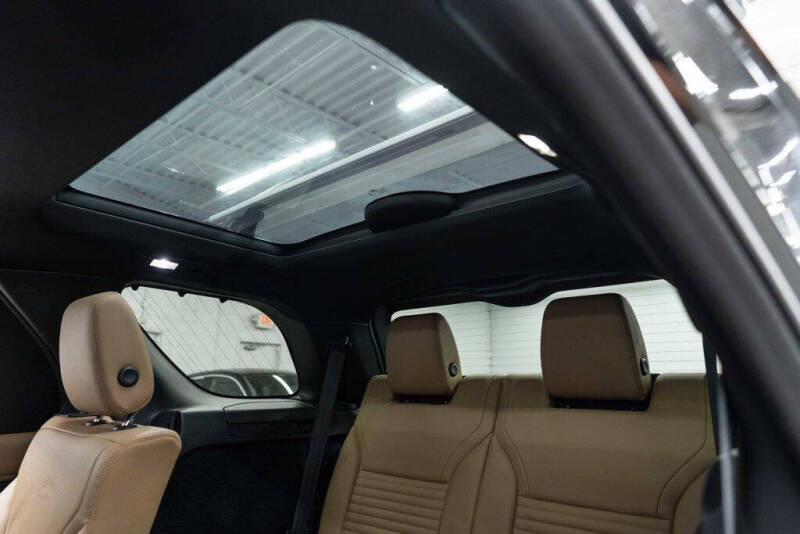 2023 Land Rover Discovery P300 S R-Dynamic