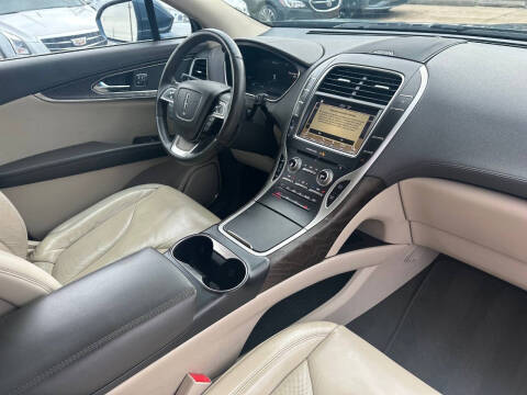 2019 Lincoln Nautilus Select