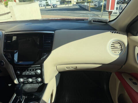 2017 Nissan Pathfinder SV