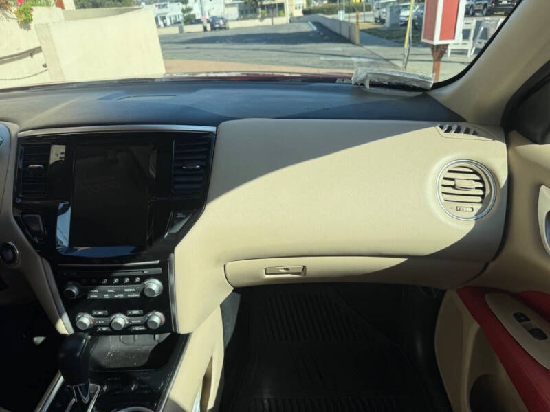 2017 Nissan Pathfinder SV