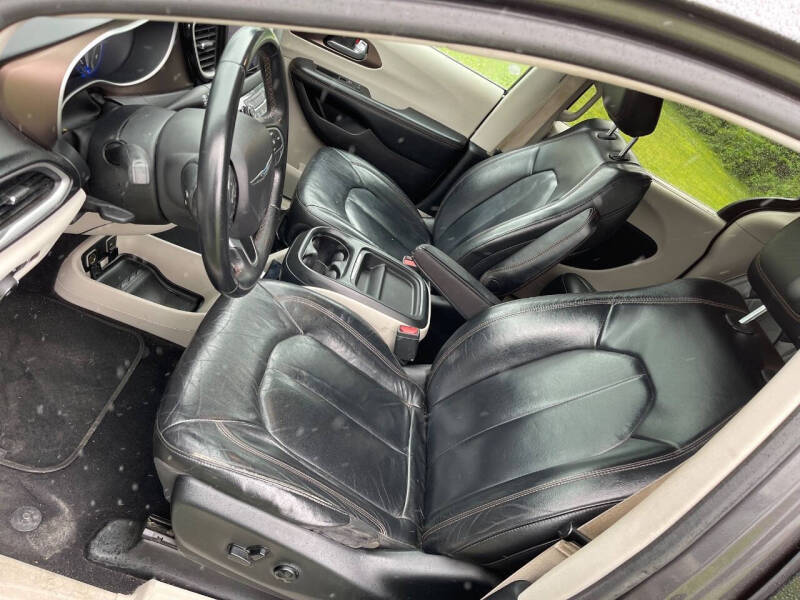 2017 Chrysler Pacifica Touring-L
