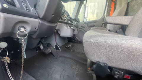 2013 Freightliner Business class M2