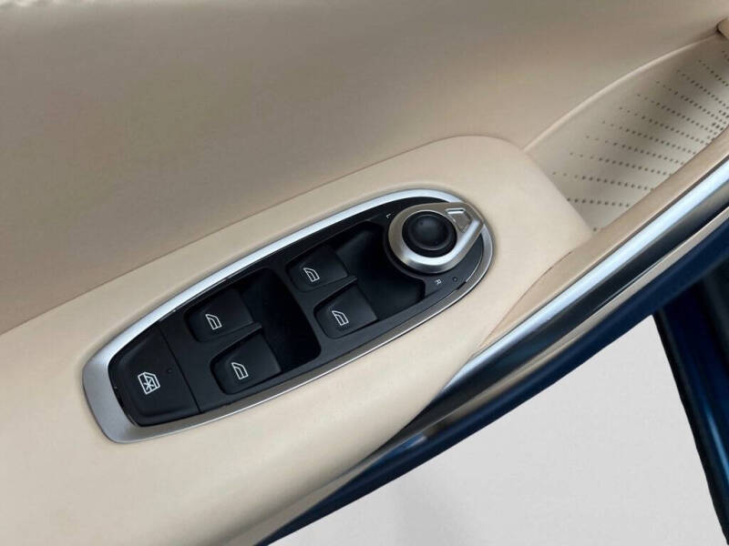 2021 Aston Martin DBX