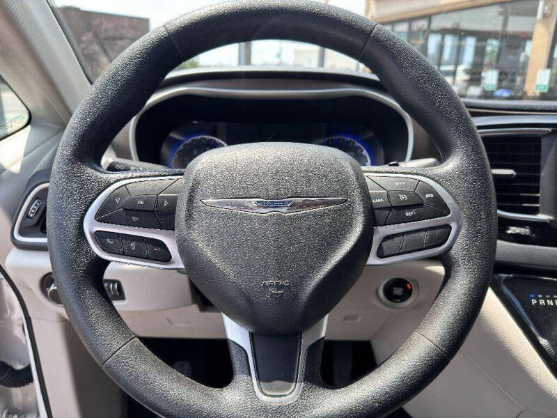 2020 Chrysler Voyager L