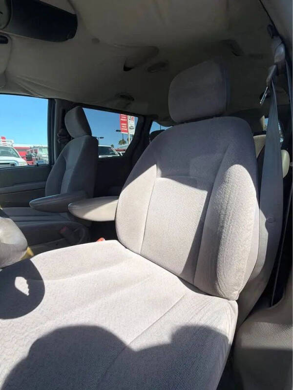 2002 Chrysler Town and Country eL