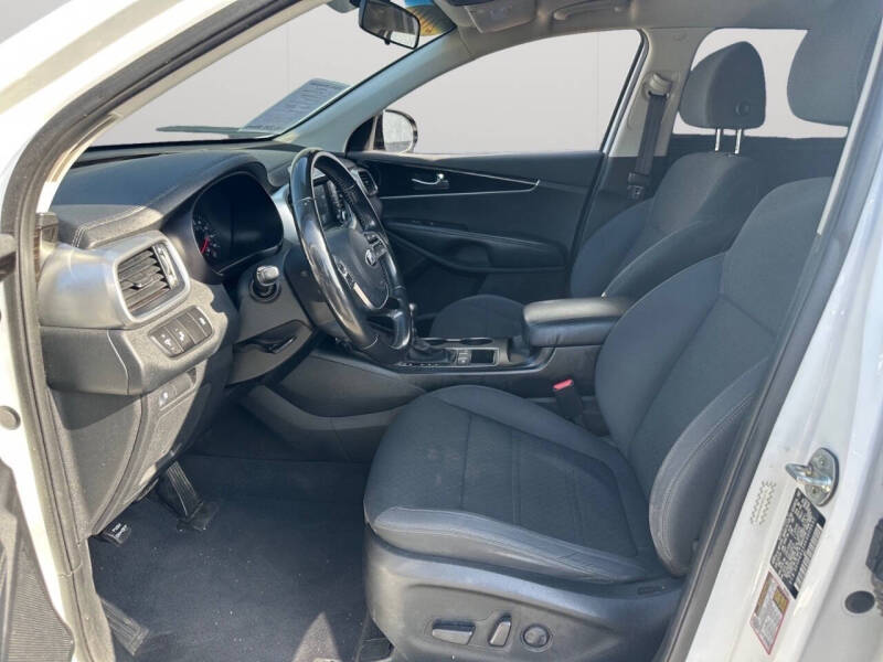 2019 Kia Sorento S V6