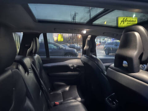 2016 Volvo XC90 T6 Momentum