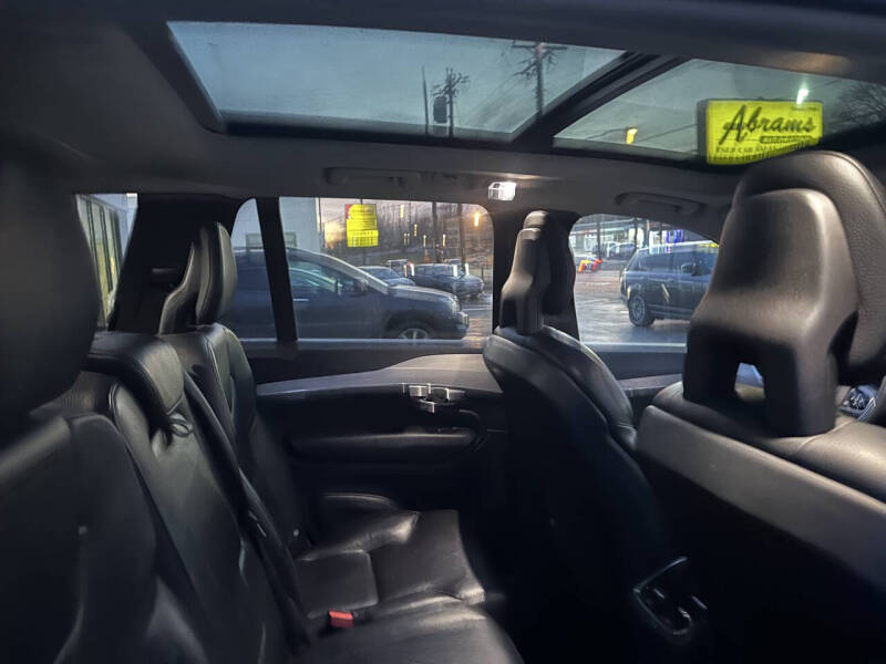 2016 Volvo XC90 T6 Momentum