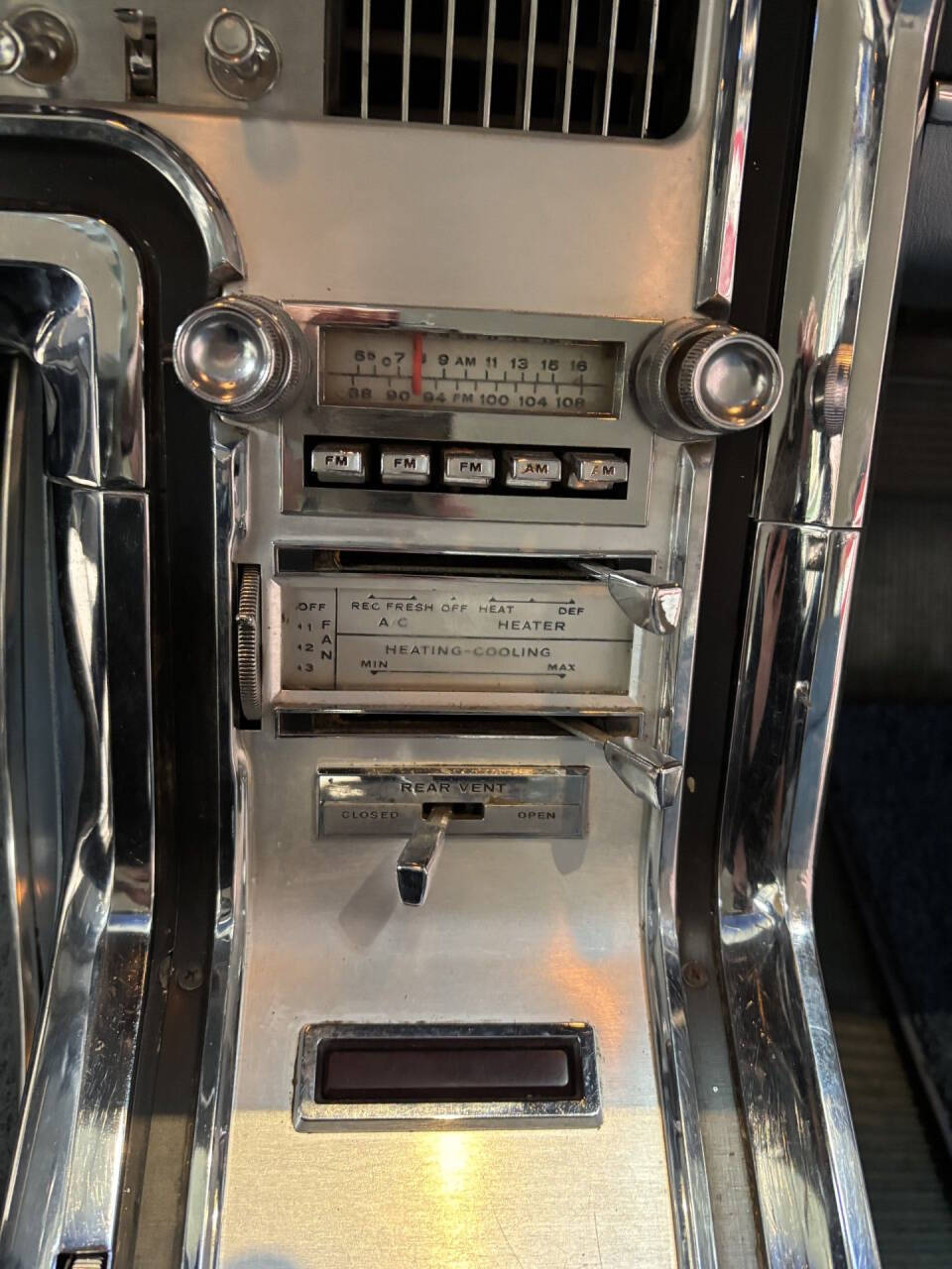 1964 Ford Thunderbird 35