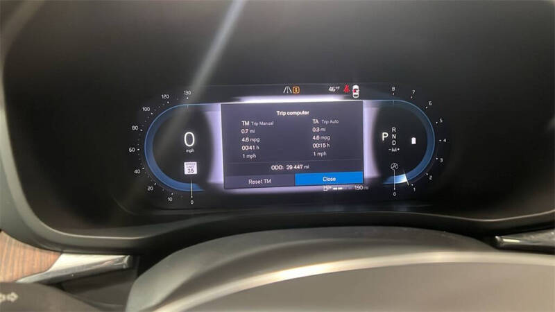 2023 Volvo XC60 B5 Plus Dark Theme