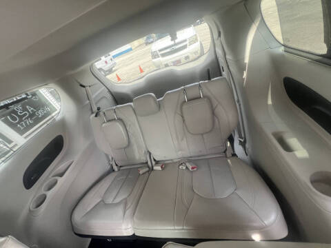 2017 Chrysler Pacifica Touring-L Plus