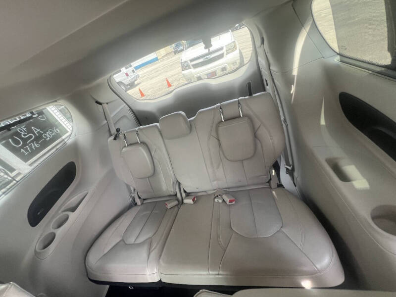 2017 Chrysler Pacifica Touring-L Plus