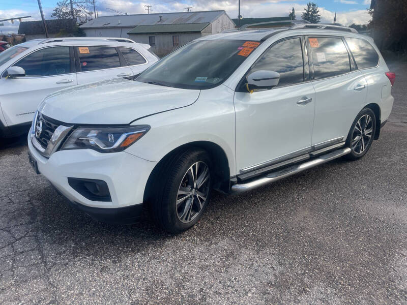 2017 Nissan Pathfinder Platinum's photo