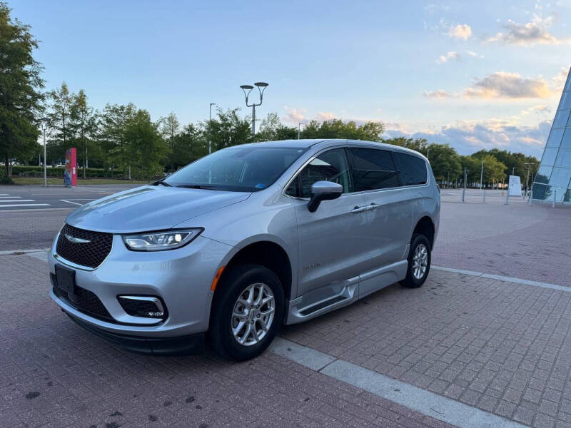 2023 Chrysler Pacifica Touring L