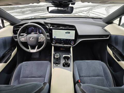 2023 Lexus RZ 450e Luxury